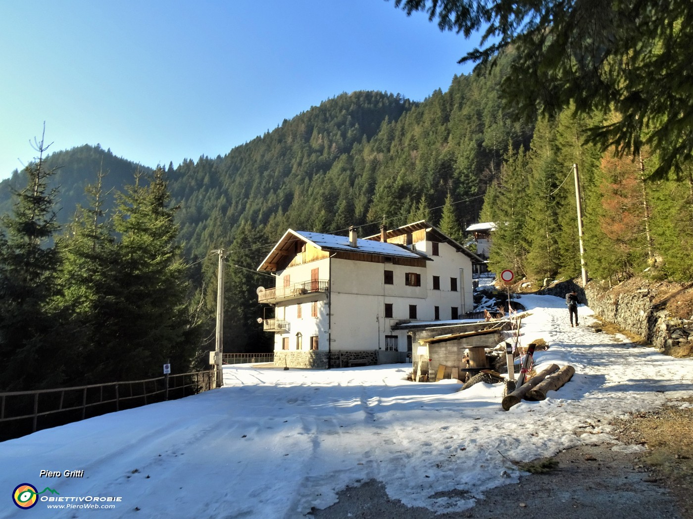 10 Passaggio all'ex Albergo Rossi.JPG